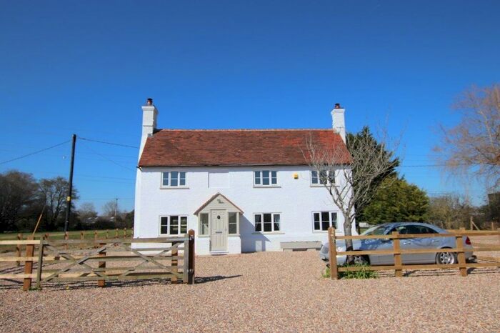 3 Bedroom Property To Rent In Bramley Road, Bramley Road, Little London, RG26