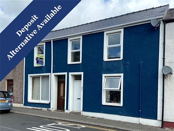 2 Bedroom Flat To Rent In Flat B, Queen Street, Pembroke Dock, Pembrokeshire, SA72