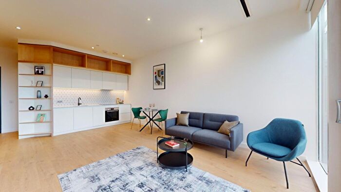 1 Bedroom Flat To Rent In Great West Road, Brentford, TW8