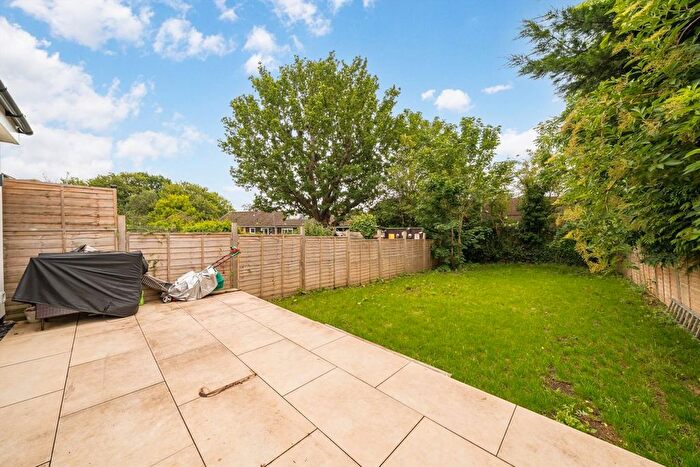 3 Bedroom Terraced House To Rent In Elmshurst Crescent, London, N2