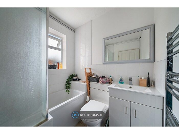1 Bedroom Flat To Rent In Leathwell Road, London, SE8