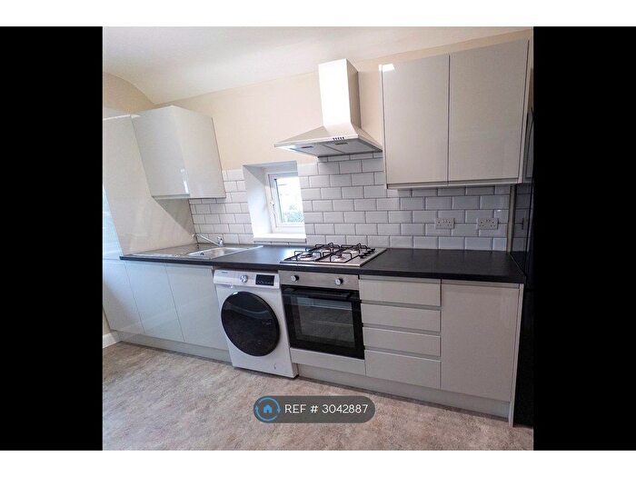 3 Bedroom Flat To Rent In Summerleys Road, Princes Risborough, HP27