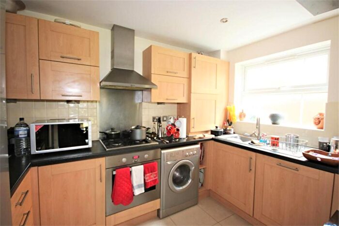 2 Bedroom Flat To Rent In Cherington Court, Barnet, Station Road, New Barnet, EN5