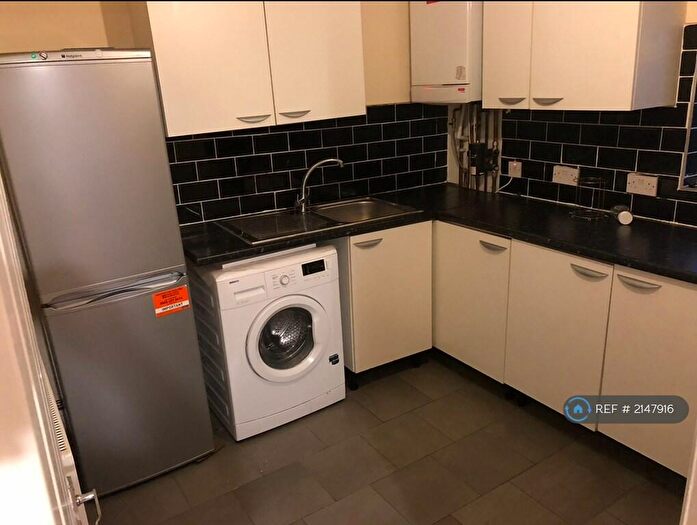2 Bedroom Flat To Rent In Brook Road, Ilford, IG2