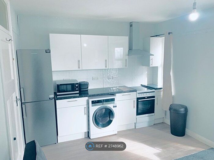 2 Bedroom Flat To Rent In Henry Street, Reading, RG1