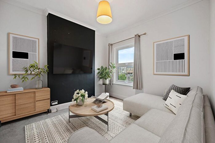 2 Bedroom Apartment To Rent In Wrythe Green Road, Carshalton, SM5