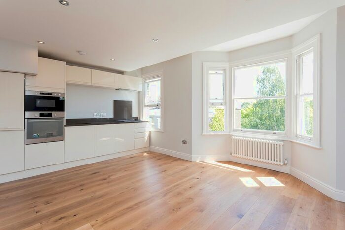 3 Bedroom Flat To Rent In Cruden Street, London, N1