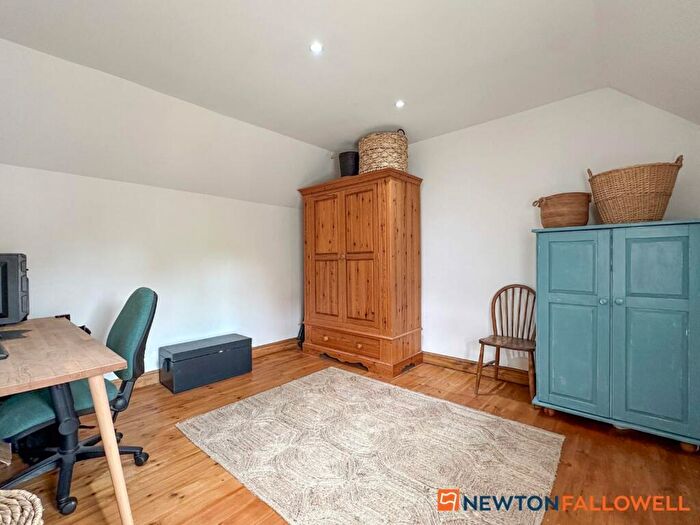 2 Bedroom Barn Conversion For Sale In Willoughby Court, Norwell, NG23