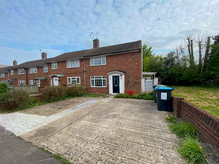 3 Bedroom House To Rent In Long Chaulden, Hemel Hempstead, HP1