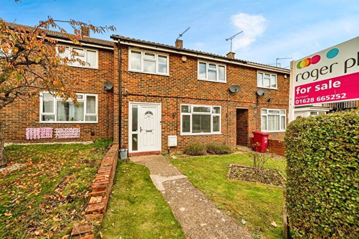 3 Bedroom Terraced House For Sale In Long Furlong Drive, Slough, SL2