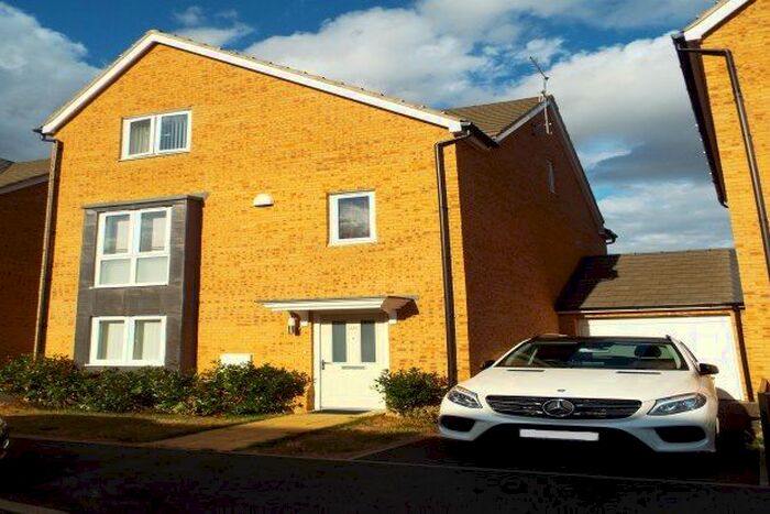 4 Bedroom Property To Rent In Breedon Drive, Aylesbury, HP18