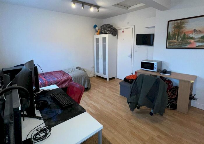 Studio To Rent In Green Lane, Northwood, HA6