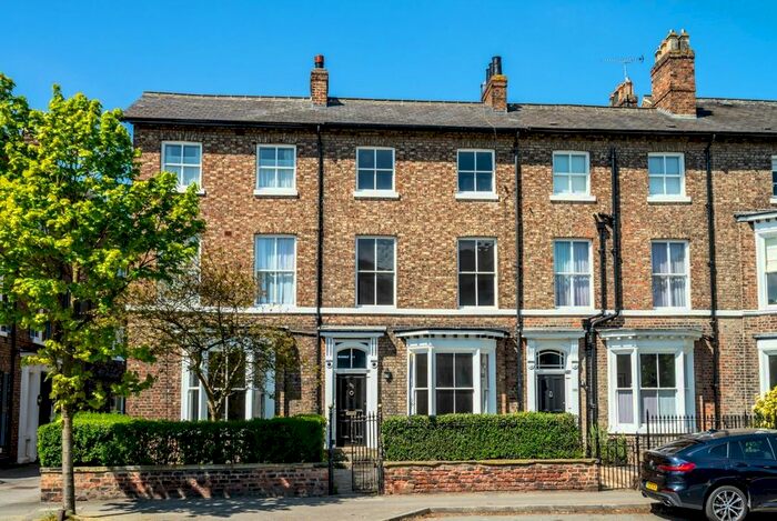 4 Bedroom Town House To Rent In Mount Vale, York, YO24