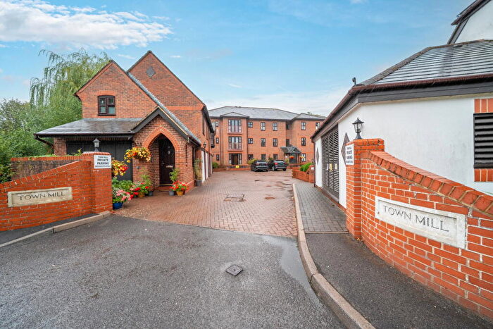 2 Bedroom Flat For Sale In Overton, Basingstoke, RG25