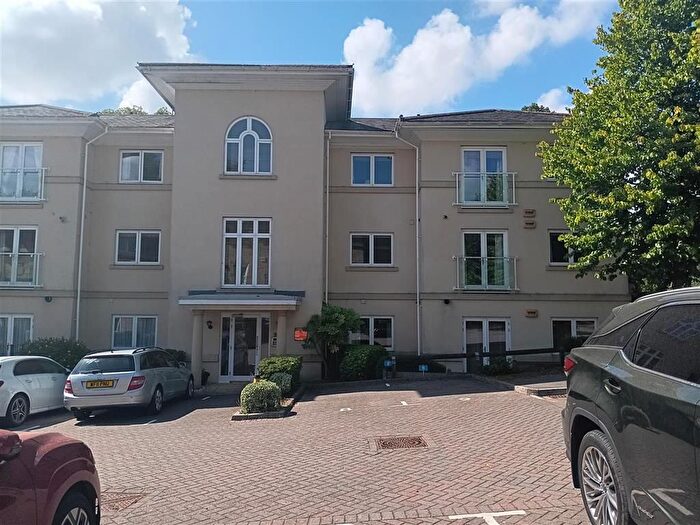 2 Bedroom Flat For Sale In Holly Meadows, Winchester, SO22