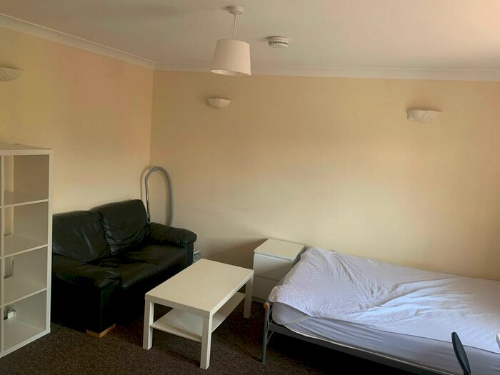 1 Bedroom Flat To Rent In Swinburne Road, Oxford, OX4