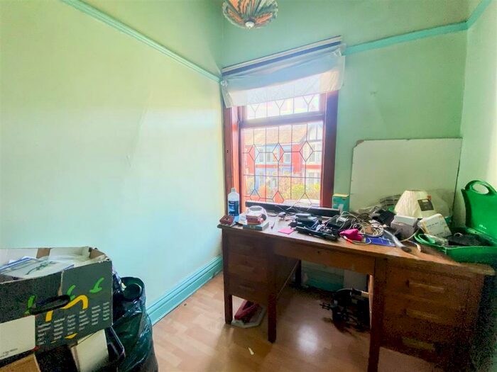 3 Bedroom Terraced House For Sale In Lichfield Road, Blackpool, FY1