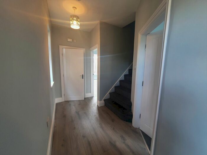 5 Bedroom Semi-Detached House To Rent In Redburn Drive, Shipley, BD18