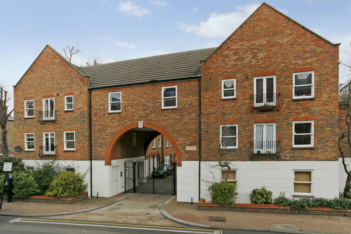 2 Bedroom Flat To Rent In Liberty Mews, London, SW12