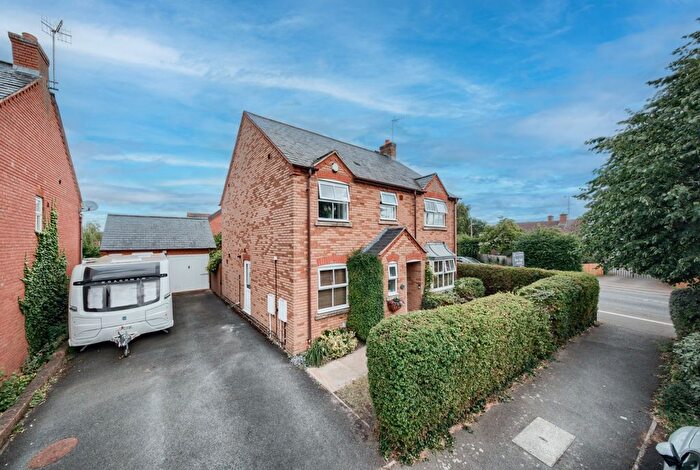 4 Bedroom Detached House For Sale In Ebsdorf Close, Bidford-On-Avon, Alcester, Warwickshire, B50