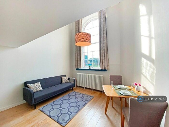 1 Bedroom Flat To Rent In Mcdonald Road, Edinburgh, EH7