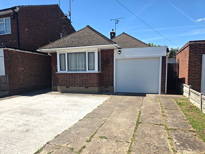 2 Bedroom Detached Bungalow To Rent In Eastbourne Grove, Westcliff-On-Sea, SS0