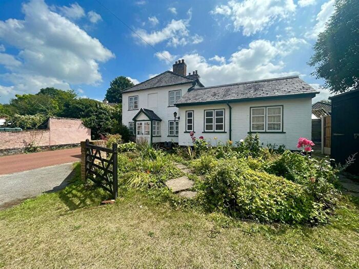 3 Bedroom Semi Detached House For Sale In The Street, Rickinghall Inferior, IP22