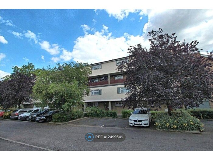 2 Bedroom Flat To Rent In Frenchs Wells, Woking, GU21