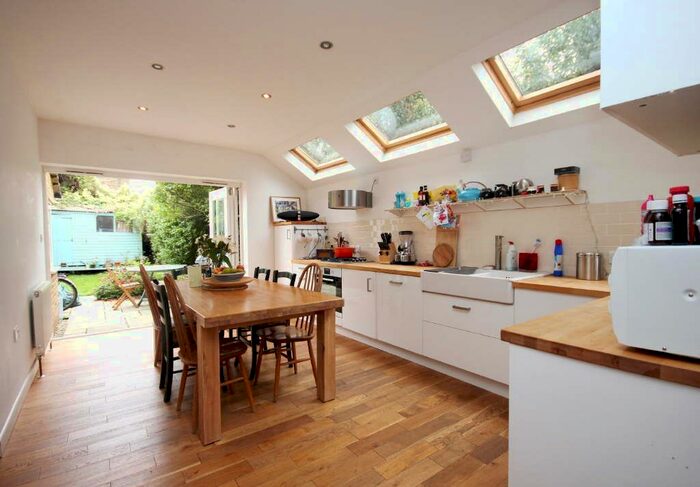 2 Bedroom Flat To Rent In Lorne Road, London, N4