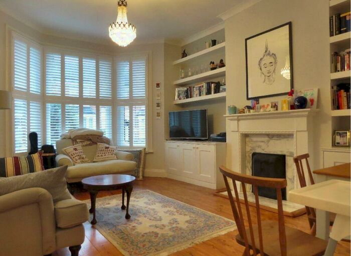 2 Bedroom Flat To Rent In Deerbrook Road, Herne Hill, London, SE24