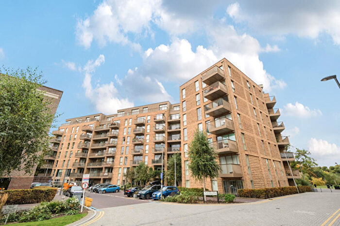 1 Bedroom Apartment For Sale In Adenmore Road, London, SE6