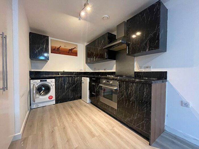 2 Bedroom Flat To Rent In Medici Close, Ilford, IG3