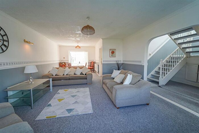 4 Bedroom Detached House For Sale In St. Andrews Close, Mayals, Swansea, SA3