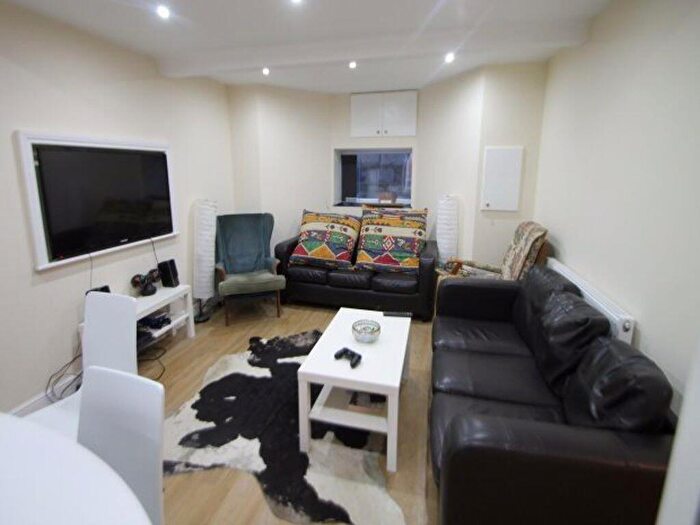 6 Bedroom House To Rent In Victoria Road, Leeds, LS6