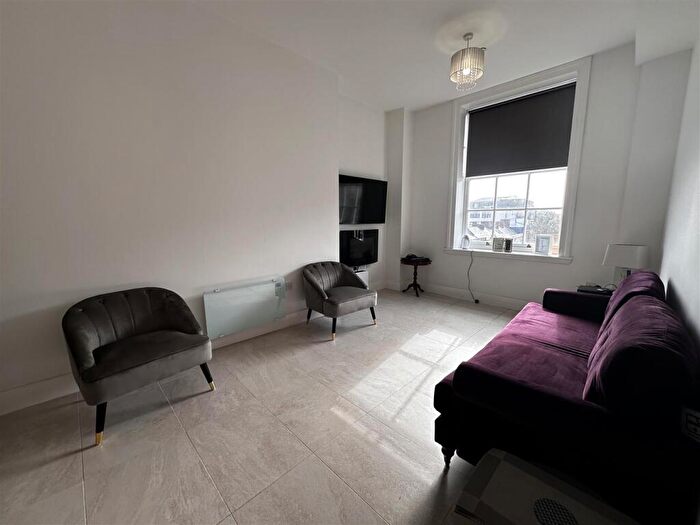 2 Bedroom Apartment To Rent In Mount Stuart Square, Cardiff, CF10