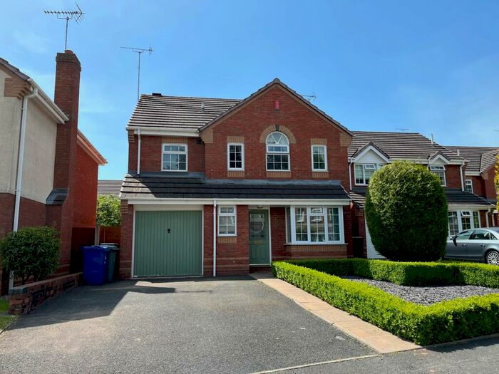 4 Bedroom House To Rent In Fradgley Grove, Uttoxeter, ST14