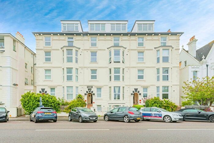 1 Bedroom Flat To Rent In Balmoral Court, Clarence Parade, Southsea, Hampshire, PO5