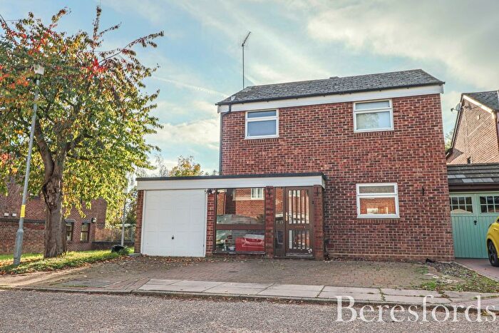 3 Bedroom Link Detached House For Sale In Hollycroft, Great Baddow, CM2