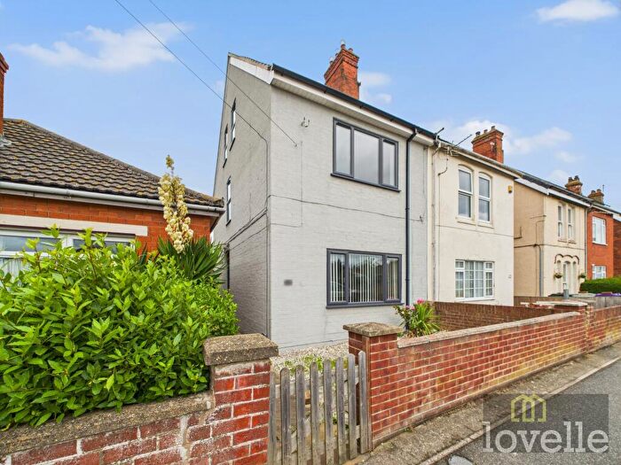 4 Bedroom Semi-Detached House For Sale In Wellington Road, Mablethorpe, LN12
