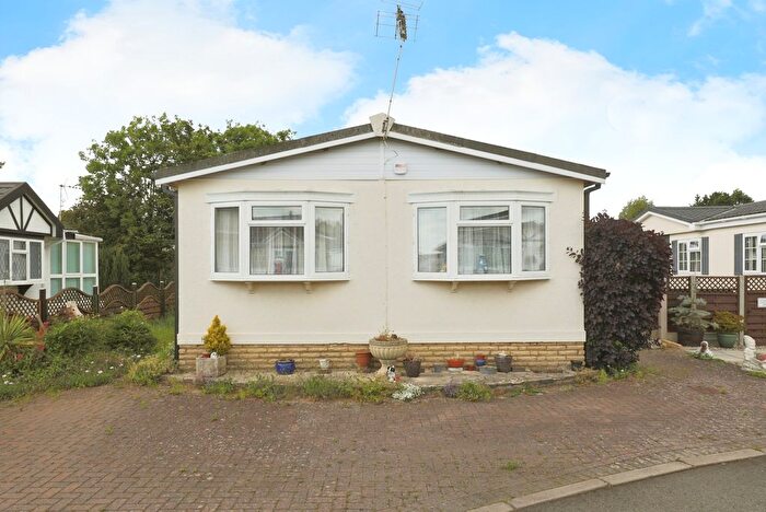 2 Bedroom Bungalow For Sale In Childswickham Road, Broadway, Worcestershire, WR12
