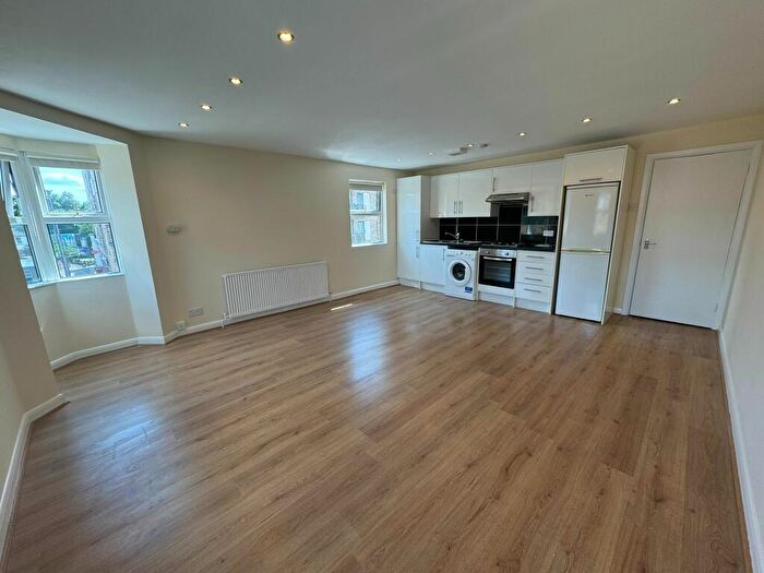 1 Bedroom Flat To Rent In Wood Street, E17