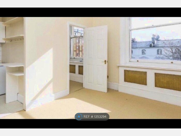 2 Bedroom Flat To Rent In Barker Street, London, SW10