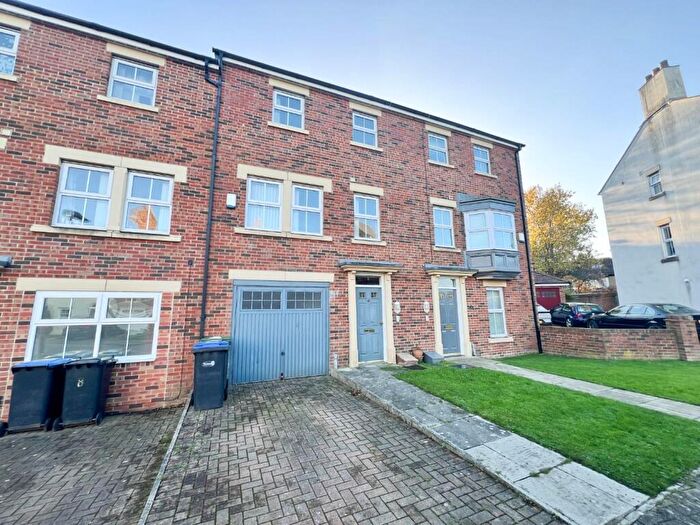 4 Bedroom Town House For Sale In Kirkwood Drive, Nevilles Cross, Durham, DH1