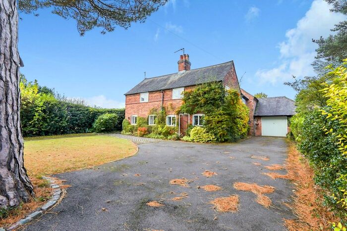 3 Bedroom Detached House For Sale In Ashby Road, Ticknall, Derby DE73