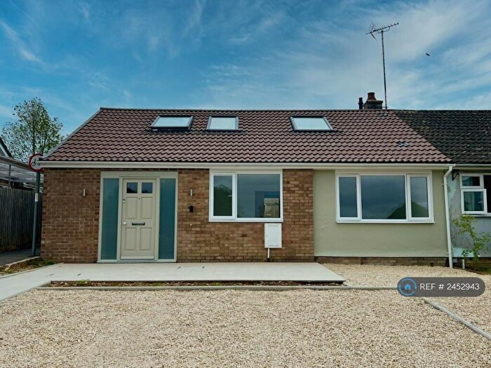 4 Bedroom Bungalow To Rent In Tinglesfield, Stratton, Cirencester, GL7