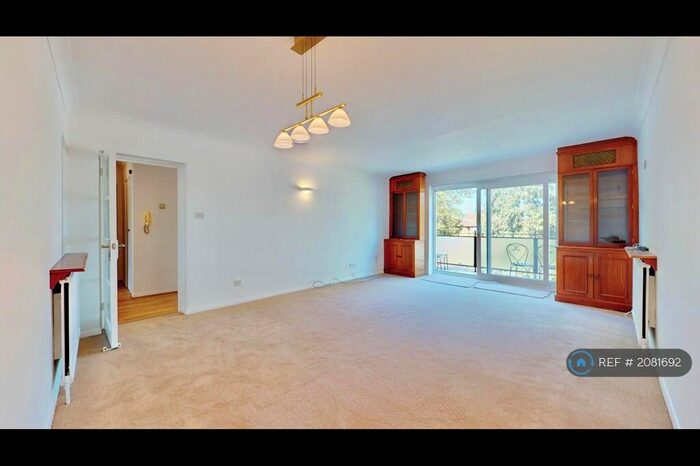 3 Bedroom Flat To Rent In The Lintons, London, N3