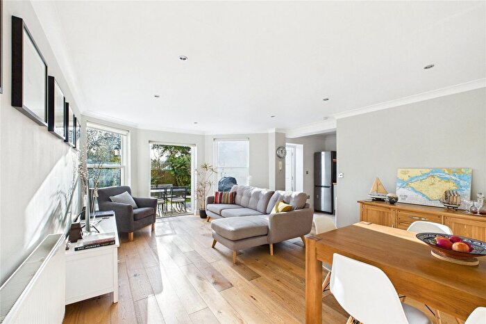 2 Bedroom Flat For Sale In Mount Nod Road, London, SW16