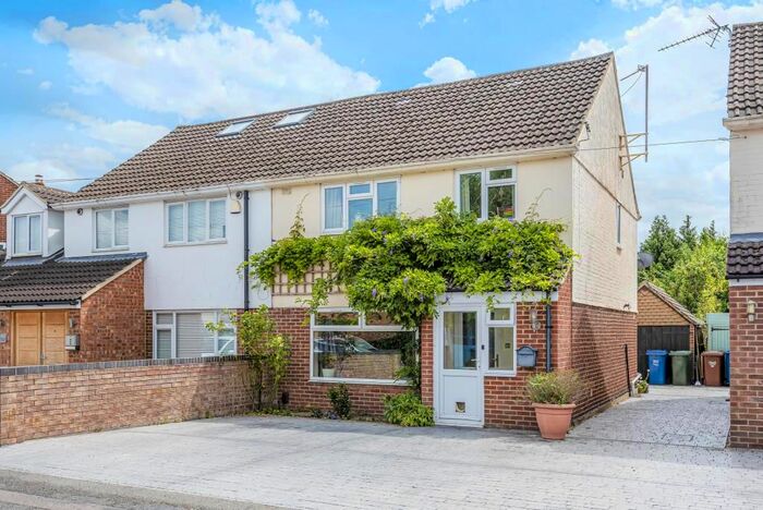 3 Bedroom Semi-Detached House To Rent In Kidlington, Oxfordshire, OX5