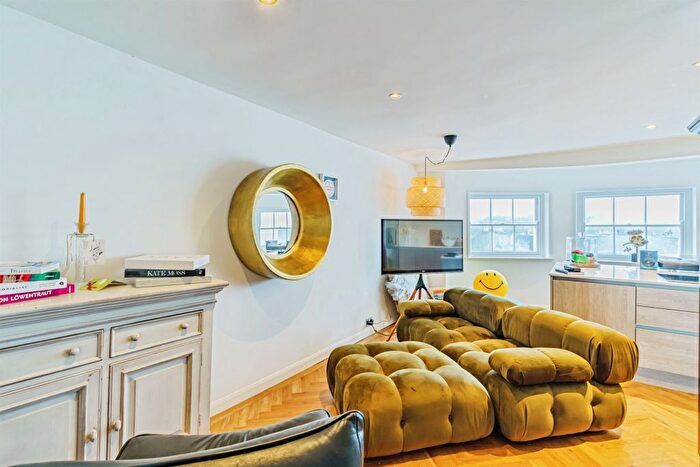 2 Bedroom Flat For Sale In Mount Sion, Tunbridge Wells, TN1