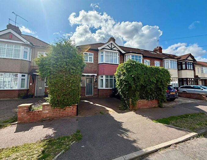3 Bedroom End Of Terrace House To Rent In Northfield Road, Waltham Cross, EN8